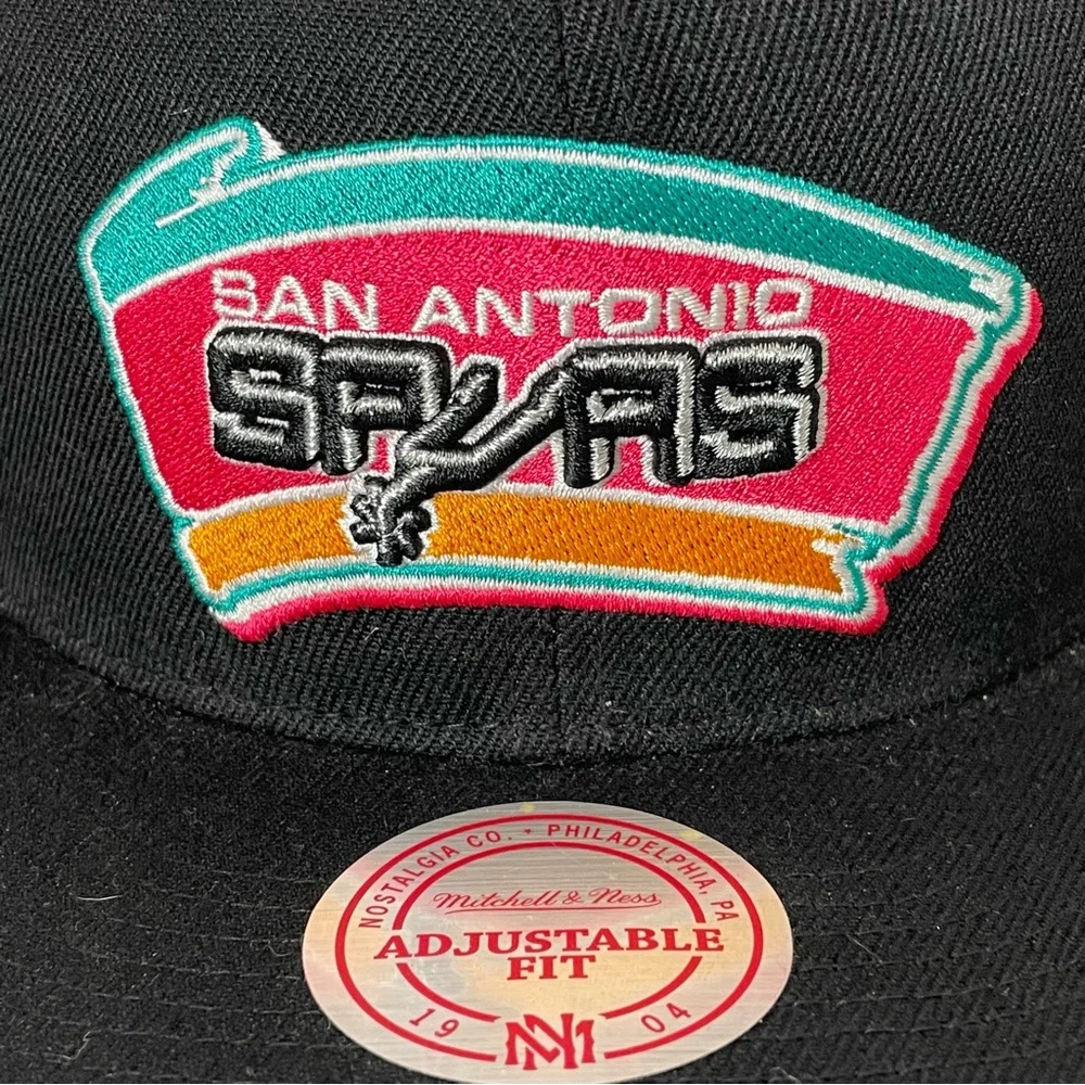 Mitchell & Ness NBA San Antonio Spurs HWC Core Basic Snapback Hat - Picture 2 of 11